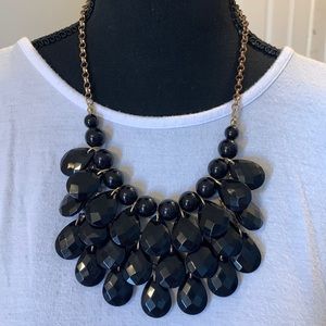 🌺 Black Teardrop Necklace